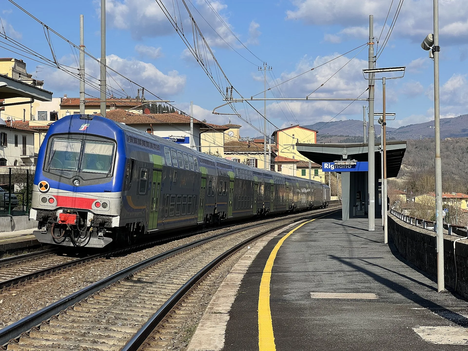 Un treno regionale alla stazione di Rignano sull'Arno-Reggello